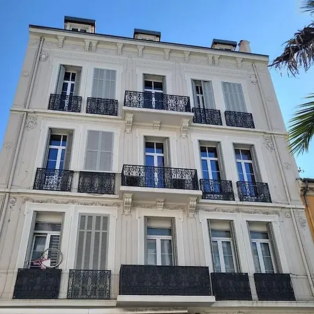 Hyper Central, Studio Tout Confort Cannes